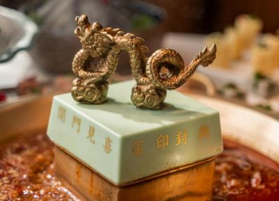 重庆南岸区开火锅加盟店，怎样打造新鲜感？