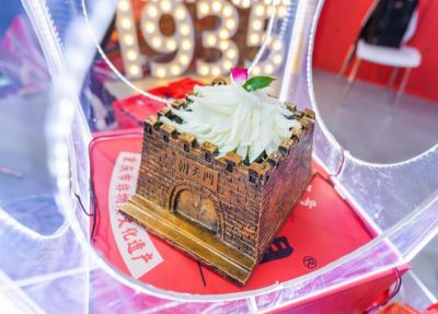 渝北开火锅加盟店，如何与网红火锅竞争？