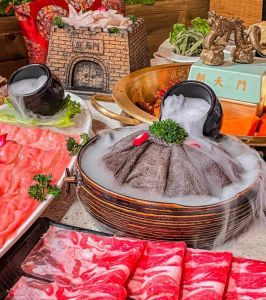 朝天门火锅走进迪拜，为迪拜游子送上地道中国味！