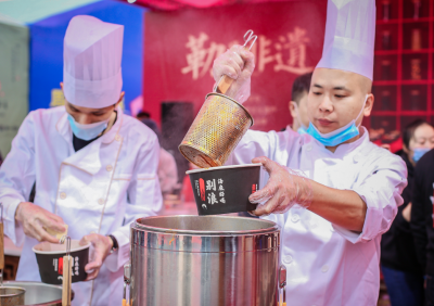 来朝天门吃火锅，才是节假日的正确打开方式！