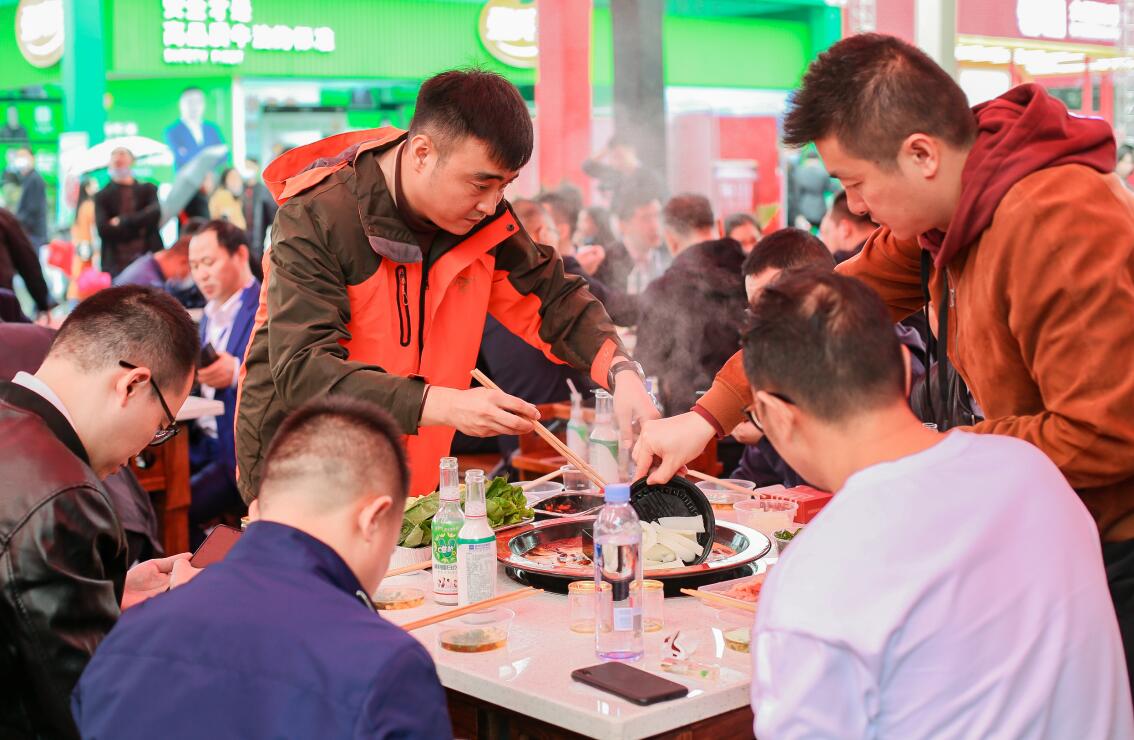 上新啦！朝天门气泡青梅酒，绝佳的“火锅伴侣”