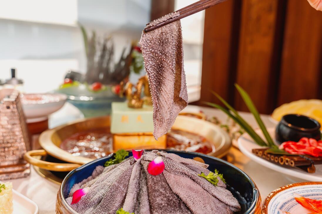 火锅店的大招牌，特色重庆火锅毛肚，这么做就对了！
