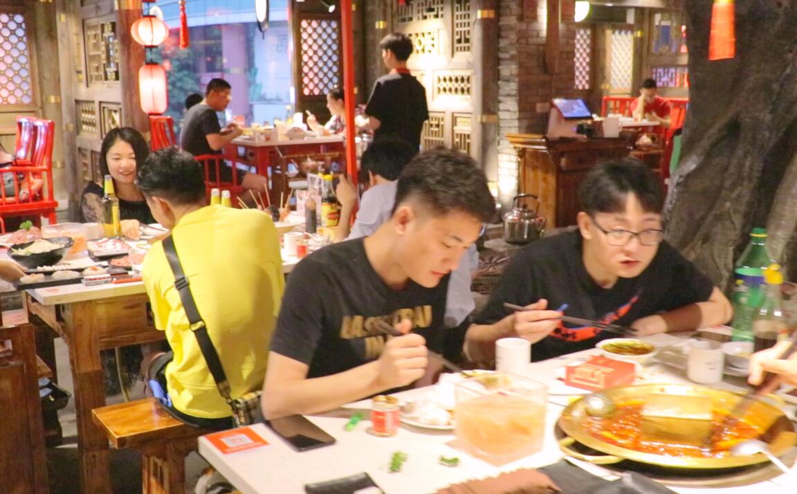 火锅店桌椅，这么选！居然还提高了营业额？